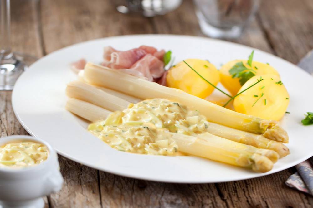 Rezept Spargel mit Bozner Sauce - Genussland Südtirol